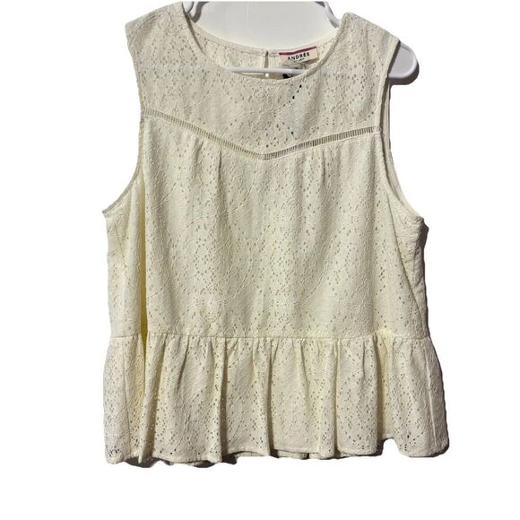 NWT Andree by Unit Peplum Top Womens Medium White Sleeveless Eyelet Embroidered - Picture 1 of 9